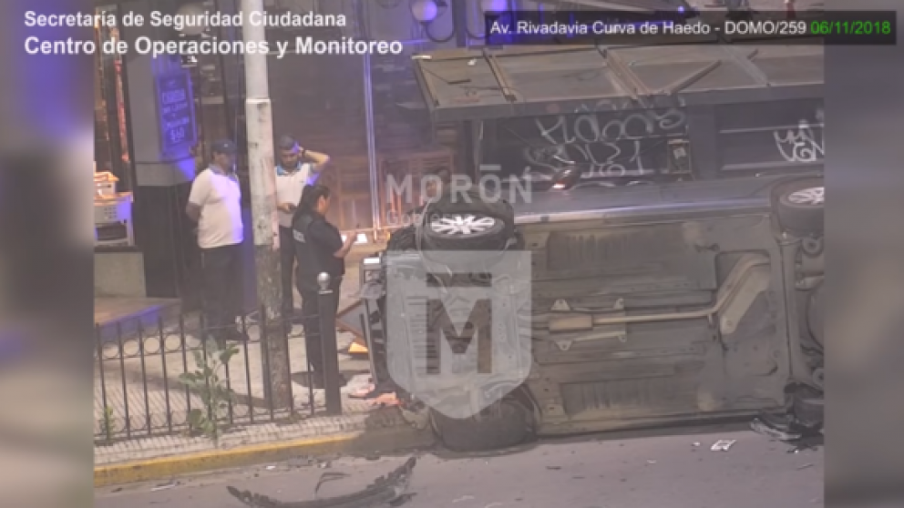 Borracho destrozó plazoleta y puesto de diarios en la "Curva de Haedo"