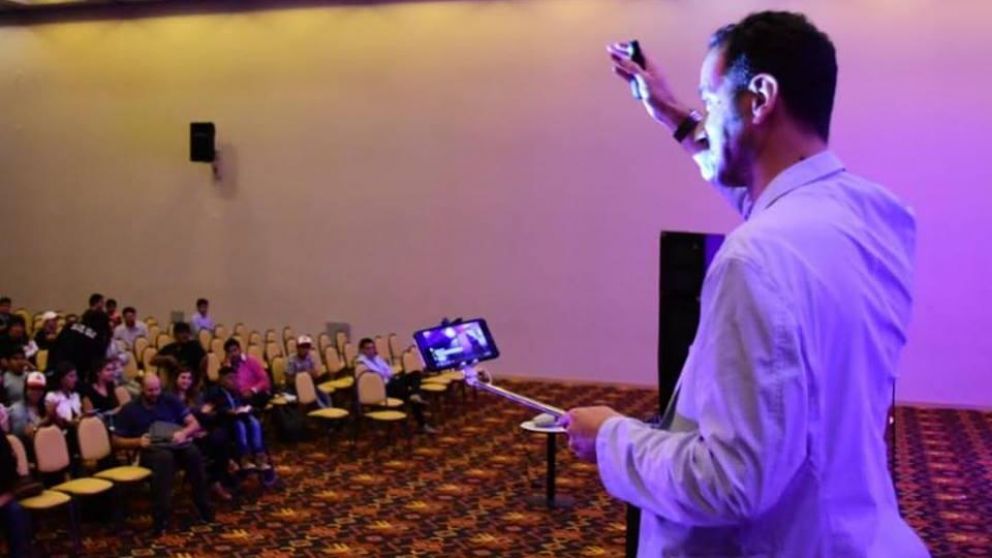 El #ChacalMayor Esteban Godoy Vallejos, en la charla en Salta (@leanherrerafotos).