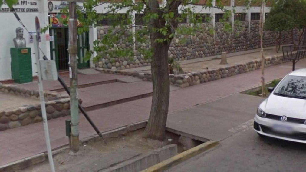 Las autoridades le labraron un acta al celador.