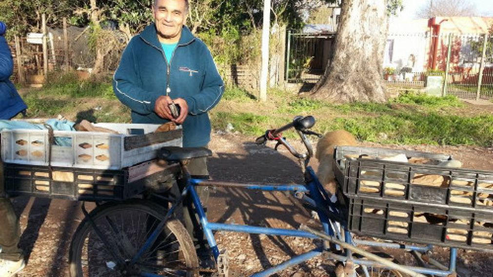 Raúl trabaja y todo los días colabora con los que menos tienen.