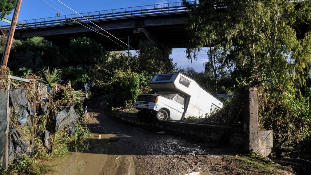 Las lluvias y los fuertes vientos causaron estragos (AFP).