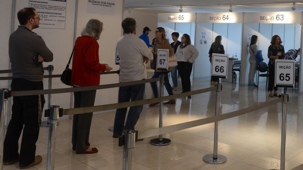 La embajada brasileña en Capital Federal, donde 6.210 personas estaban habilitadas para sufragar (Hernán Nersesian/Crónica).