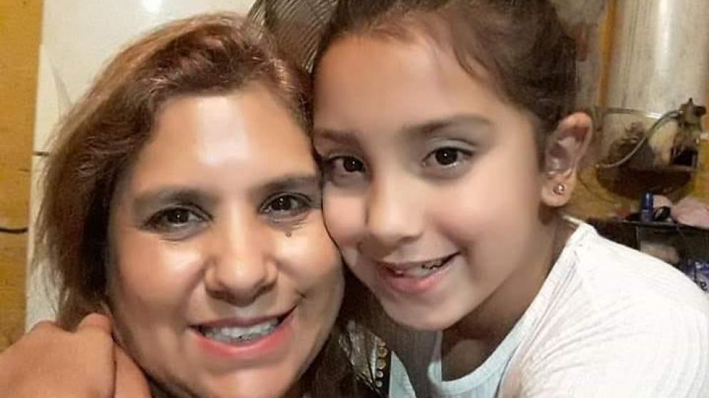 La tiraron con una bolsa en la cabeza.