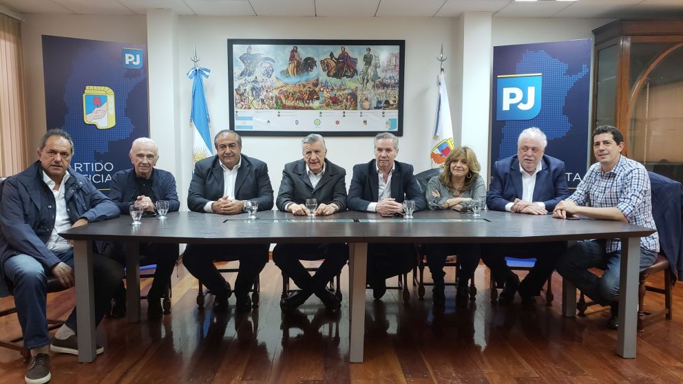 Scioli, Marín, Daer, Gioja y Solá, en la reunión de este jueves.