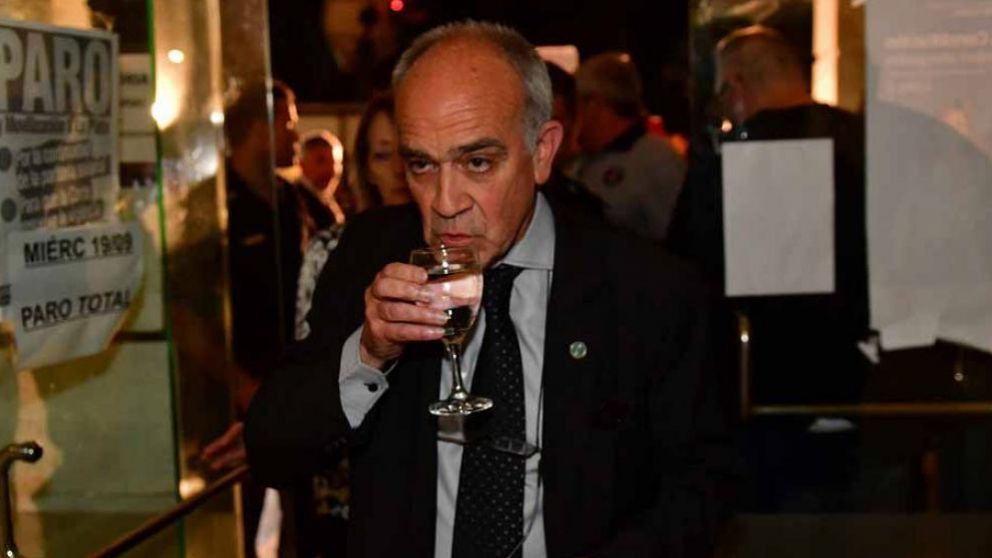 Carzoglio prohibió la difusión de fotos sobre Roberto Petrov.