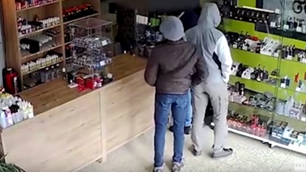 Los ladrones amables, volvieron cuando se los solicitó el dueño (Captura de video).