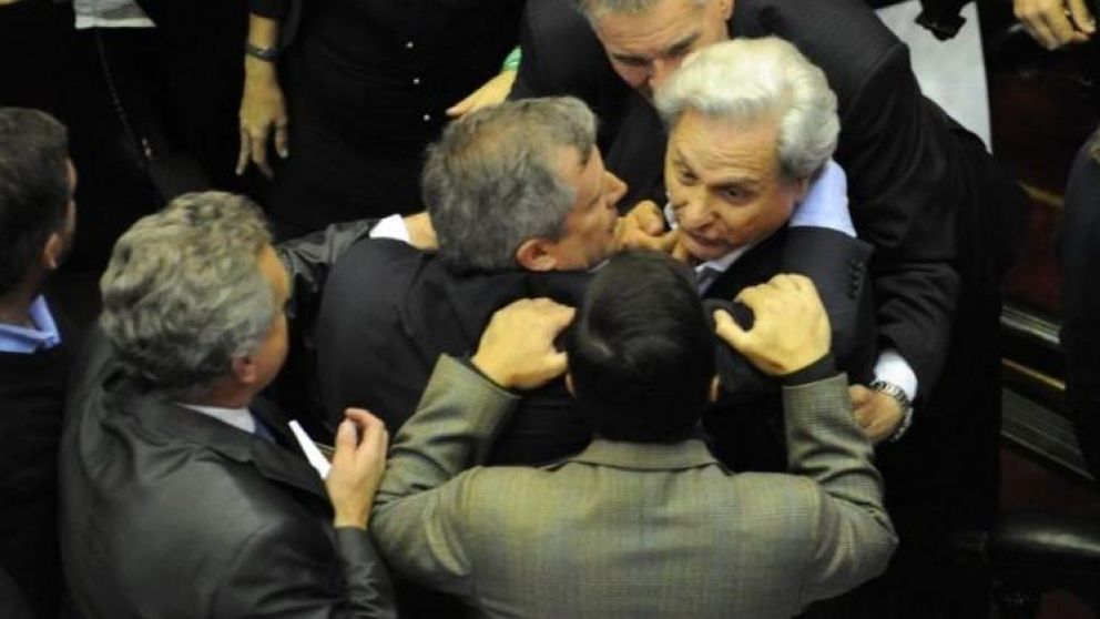 Cuarto intermedio en Diputados: casi "se van a las manos"