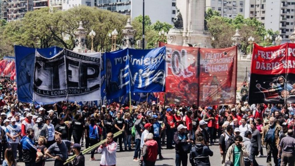 Las organizaciones sociales acampan y reclaman la Ley de Emergencia Alimentaria.