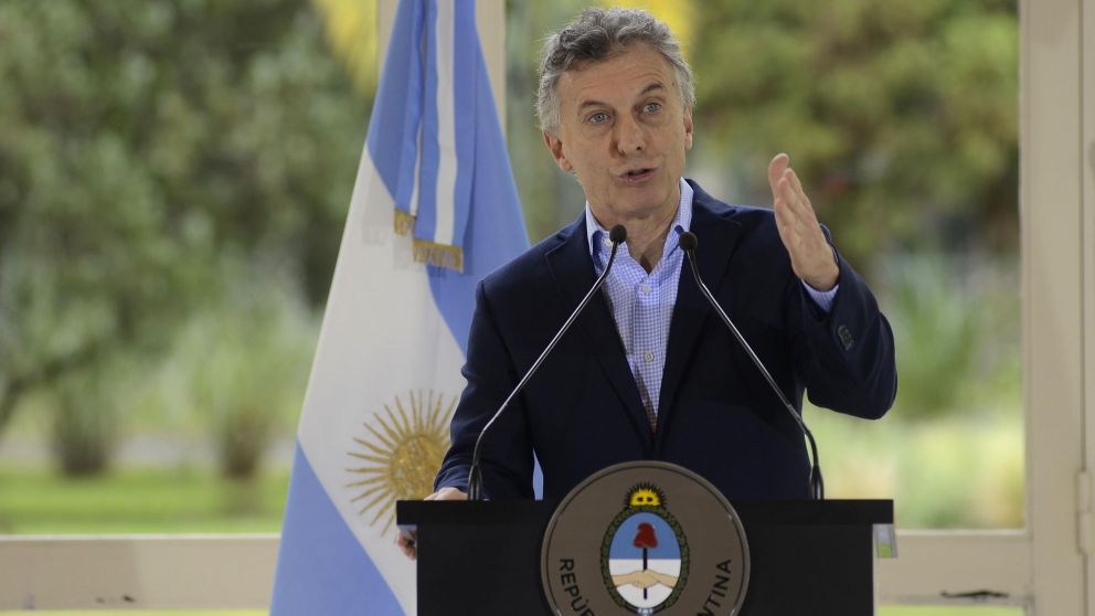 Macri pidió a los trabajadores que no cobren más de lo que merecen.