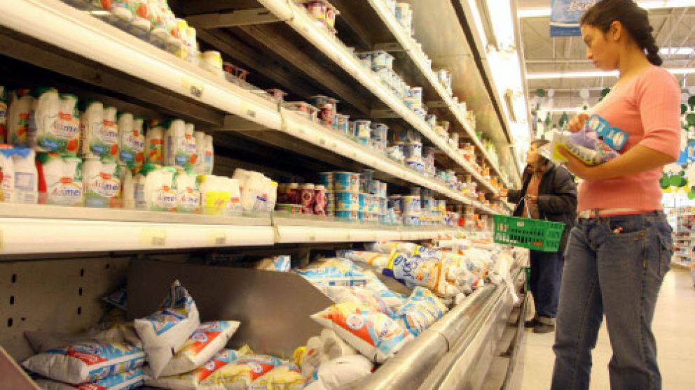 La caída del poder adquisitivo se sigue notando en el consumo.