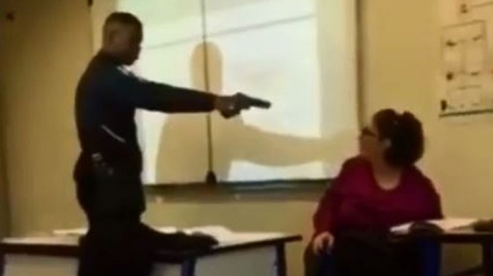 El momento de la amenaza (captura de video).