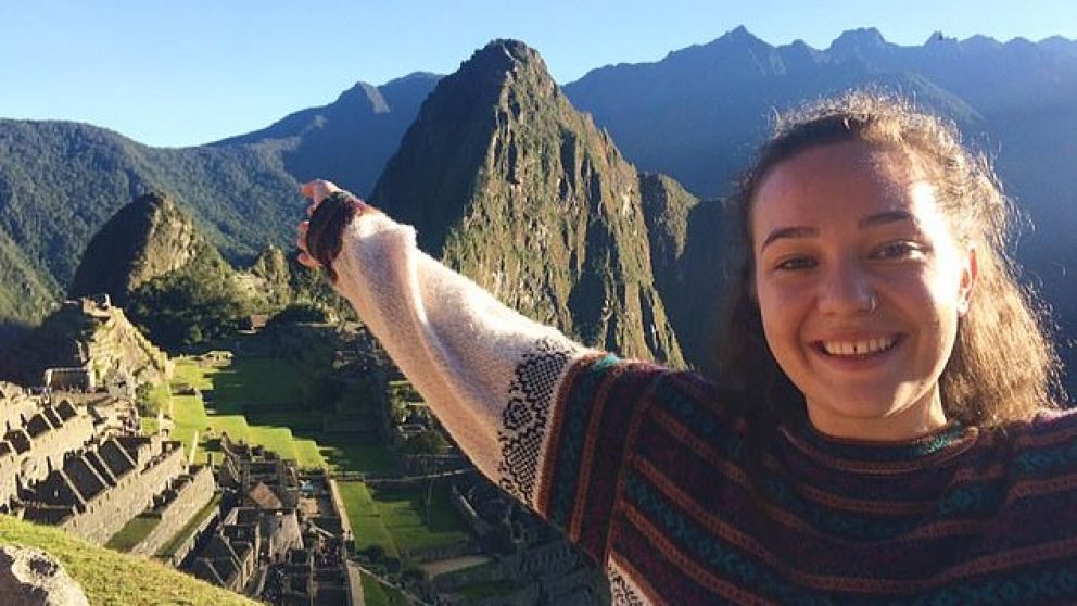 La chica de 19 años que murió atropellada (Fotos Daily Mail).