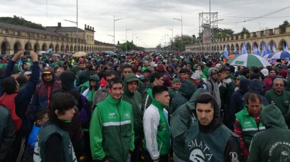 Moyano encabezó multitudinaria marcha a Luján por "paz, pan y trabajo"