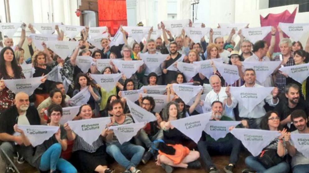 Por el arte y la cultura, marchan hacia el Congreso