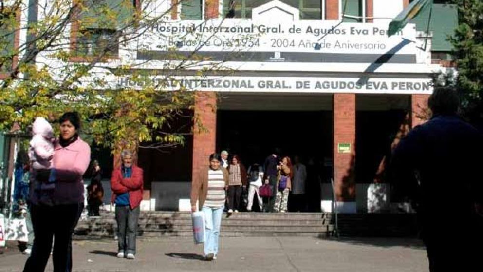 Murió la mujer que apareció baleada junto a una policía trans