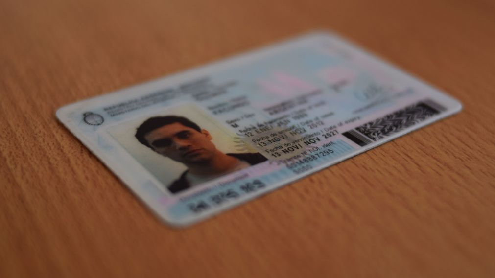 Un hombre perdió el DNI y sufrió una estafa millonaria.