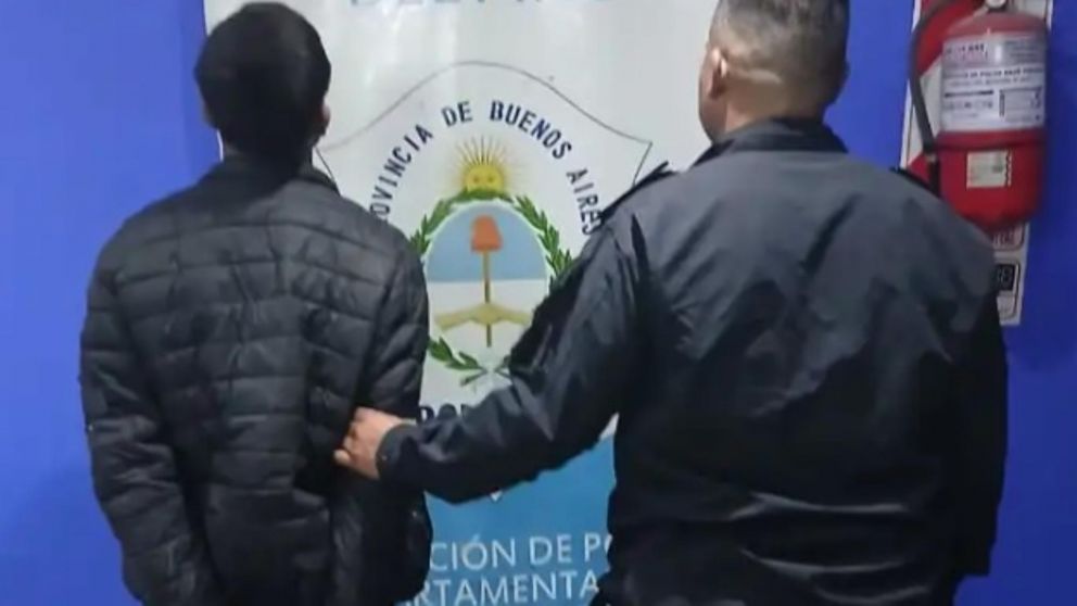 Este es el sospechoso que resultó aprehendido por los efectivos policiales.