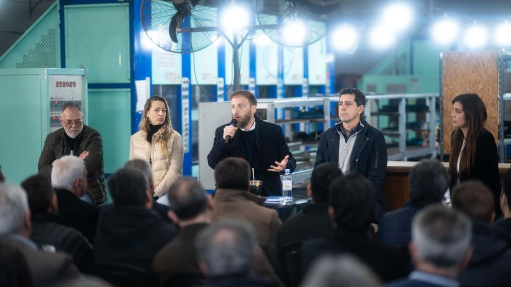 Día de la Industria: Otermín y Wado de Pedro se reunieron con representantes de empresas y cámaras de Lomas.