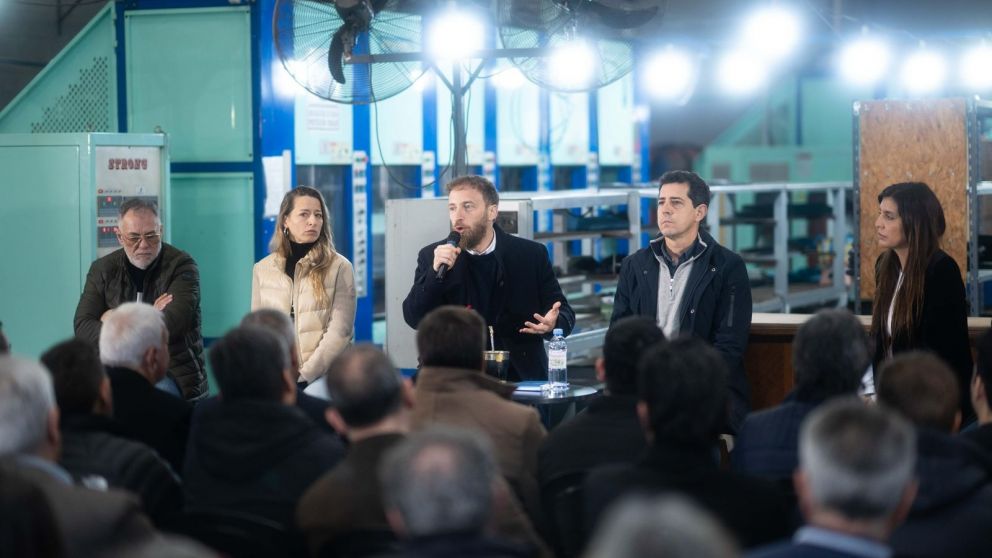 Día de la Industria: Otermín y Wado de Pedro se reunieron con representantes de empresas y cámaras de Lomas.