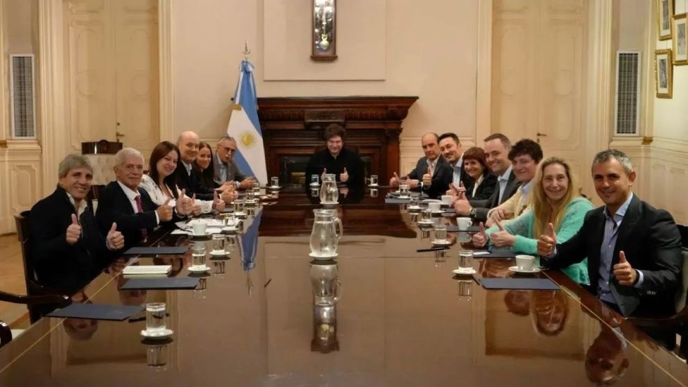 El encuentro entre Milei y los funcionarios del Gabinete se realiza en Casa Rosada.