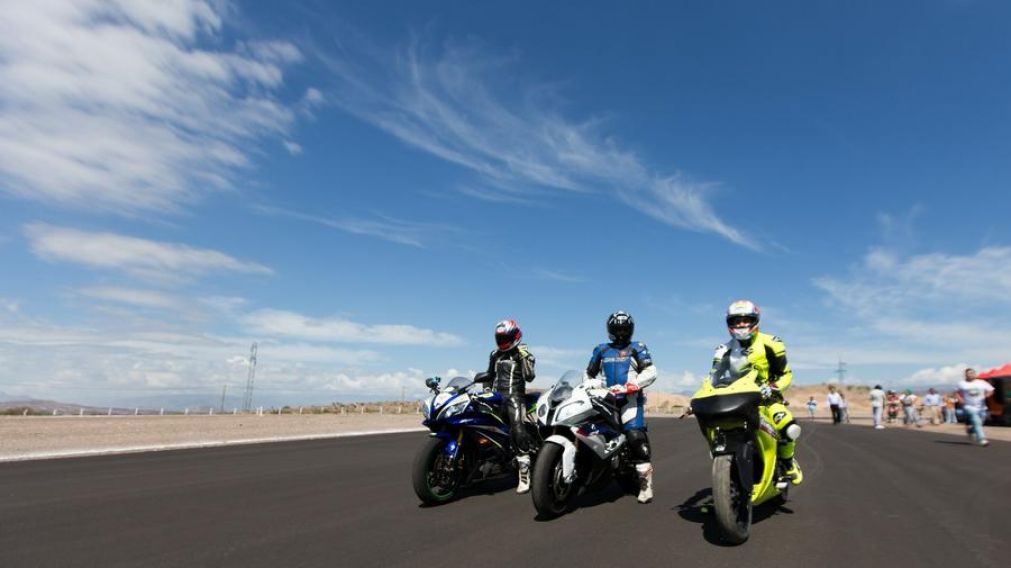 Los turistas hab�an ido a ver una competencia de motos en San Juan. 