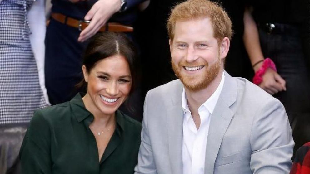 El hijo del príncipe Harry y la ex actriz no tendrá título real por ahora.