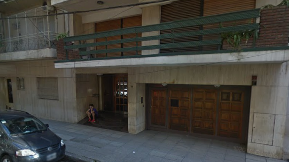 En este edificio de Granadero 56 vive el encargado y su familia.