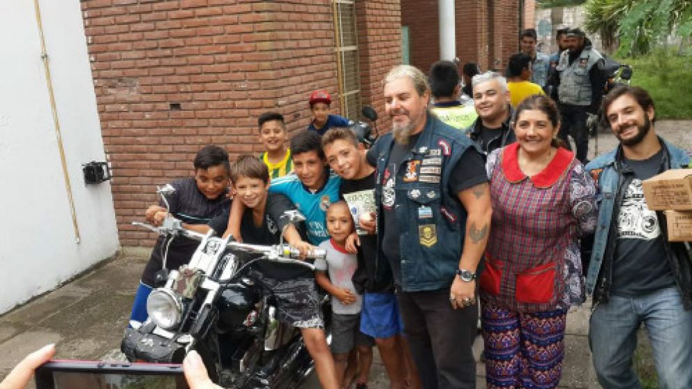 Las motos son pasión. Los chicos también lo entienden.