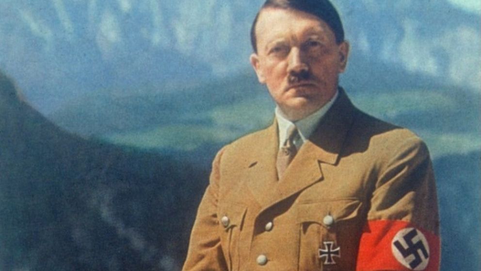 Según un informe, el líder Nazi tenía relaciones con un travesti.