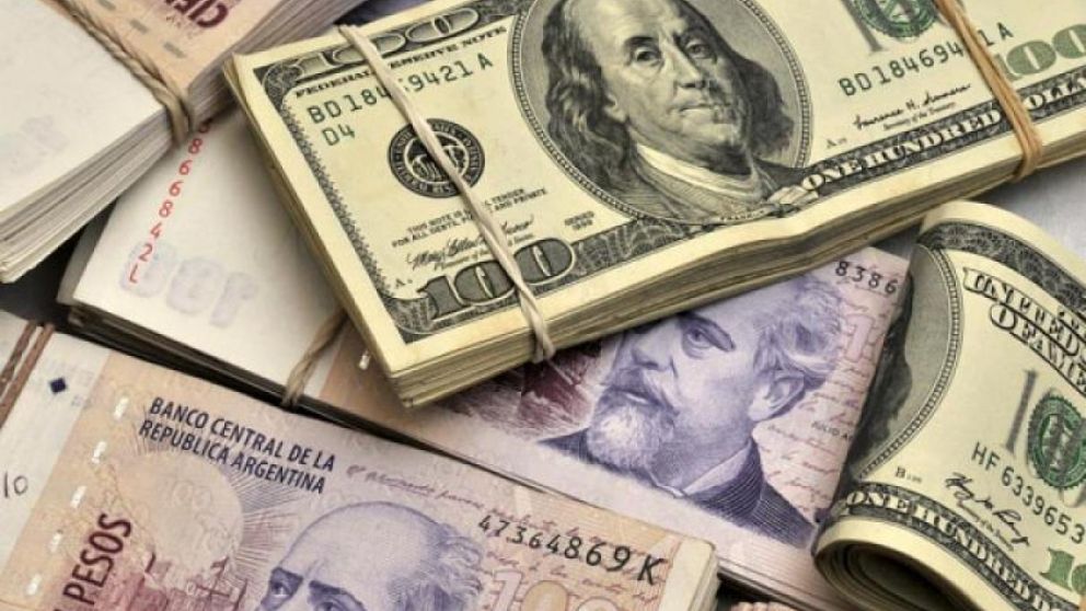 El dólar apenas retrocedió un centavo, y cerró una nueva jornada en baja.