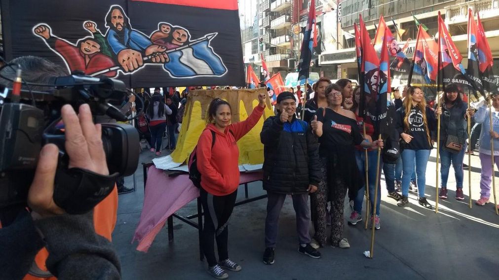 El flan fue el emblema de la marcha (Twitter)
