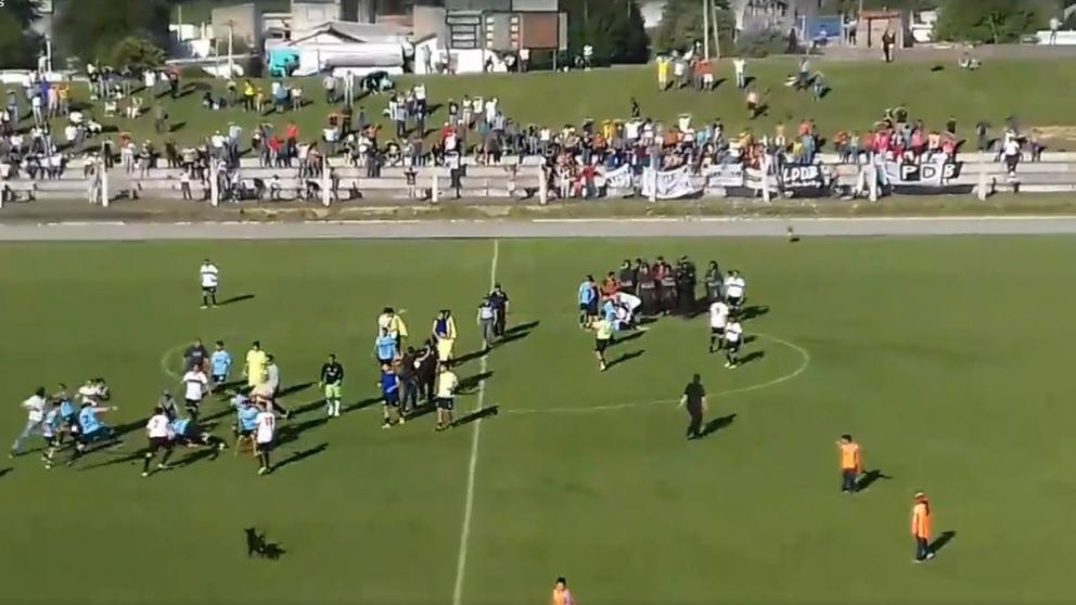 Tremendas escenas de la gresca generalizada.