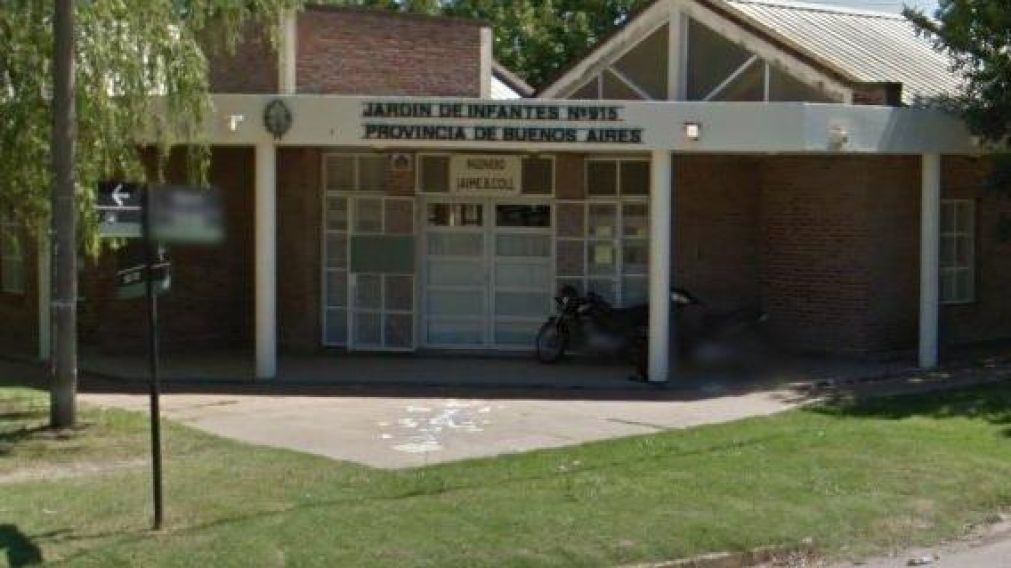 En este jardín ocurrió la pelea entre ambas mujeres. (Gentileza Bragado Informa)