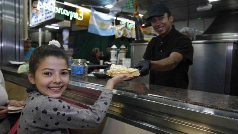 Los chicos felices estudian y tienen su premio.
