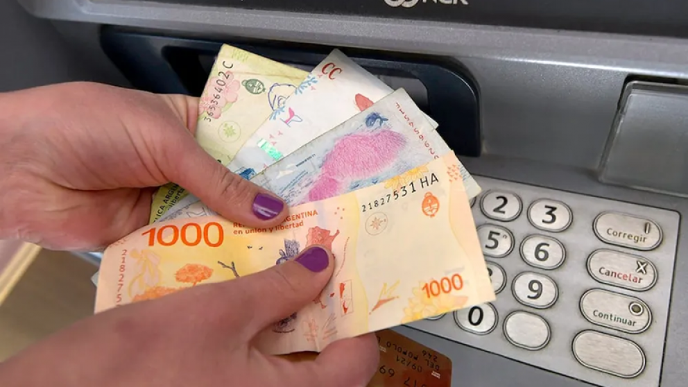 ANSES aclaró que a partir de abril dejará de pagar el bono de refuerzo a este grupo de jubilados.