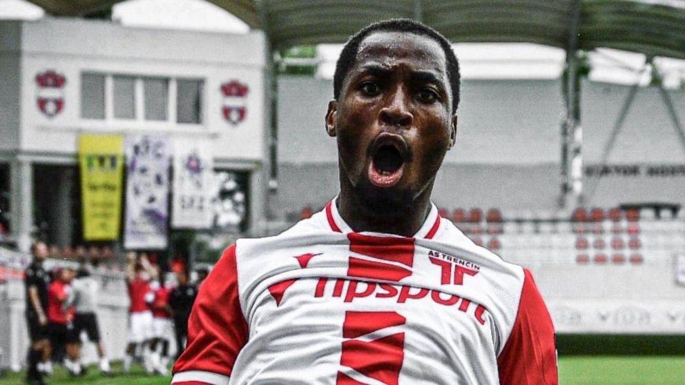 Johnson Nsumoh, es un jugador nigeriano que está a punto de sumarse a Deportivo Riestra.