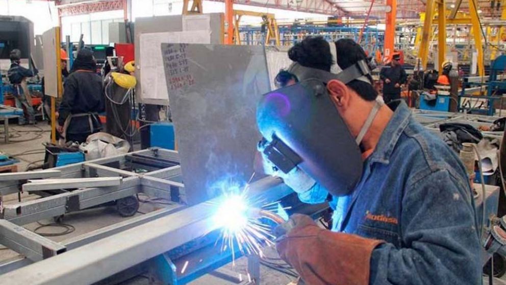 El ministro de Producción, Dante Sica, reconoció que el sector industrial es uno de los más perjudicados.