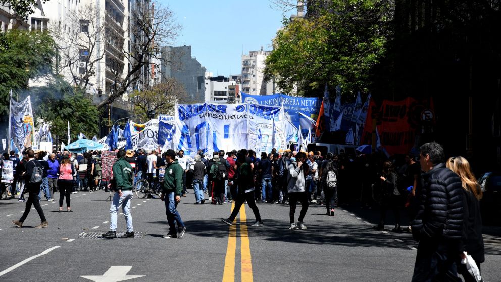 Los gremios marcharon masivamente (Jonatan Moreno-Crónica)