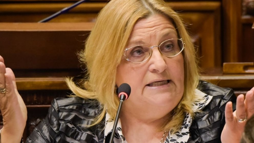 La diputada afirmó que el "asesinato" de Nisman se organizó en Uruguay.