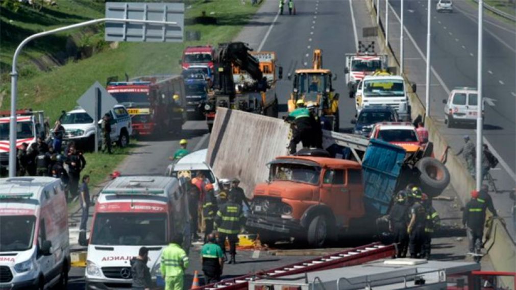 El accidente tambi�n involucr� a otros autos.