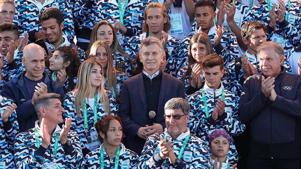 El presidente charl� con los deportistas a d�as de los Juegos Ol�mpicos de la Juventud.