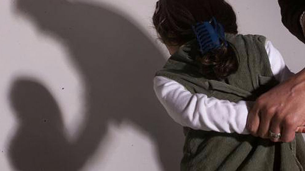La menor era utrlajada a diario por su padre.