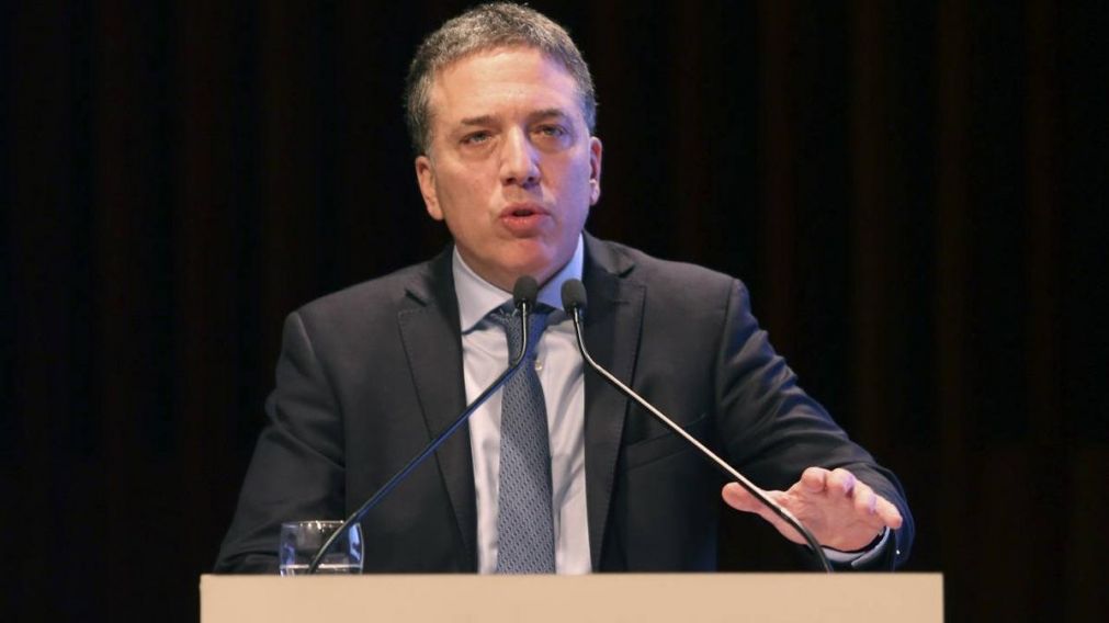 El ministro de Hacienda pidió paciencia para pilotear la tormenta.