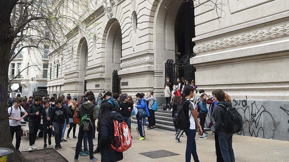 El discurso de las estudiantes puso al colegio en el ojo de la tormenta (Rubén Paredes/Crónica).