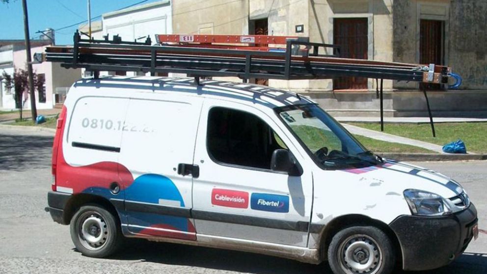 Miles de usuarios de Cablevisión y Fibertel, sin servicio.