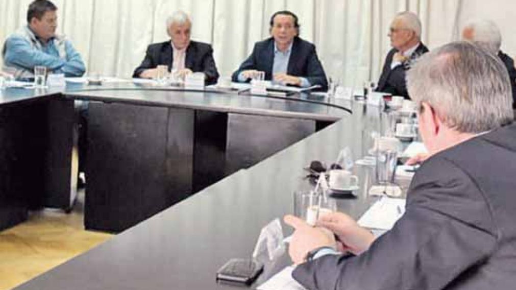 Sica junto a autoridades de Adimra y la UOM.