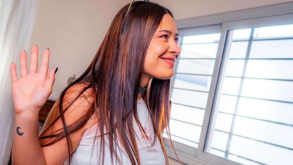 Valentina Márquez libera su magia cuartetera en "Genio Atrapado"