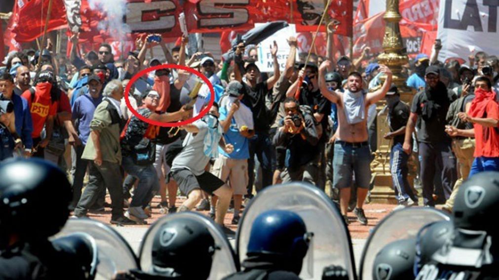 El militante del Partido Socialista de los Trabajadores Unificado está acusado de agredir al personal policial.