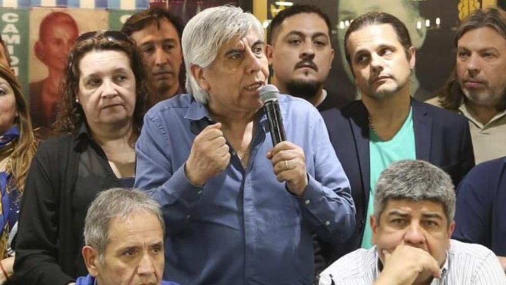 El líder de Camioneros se mostró conforme con el "acatamiento total" que tuvo el paro (Diario 26).