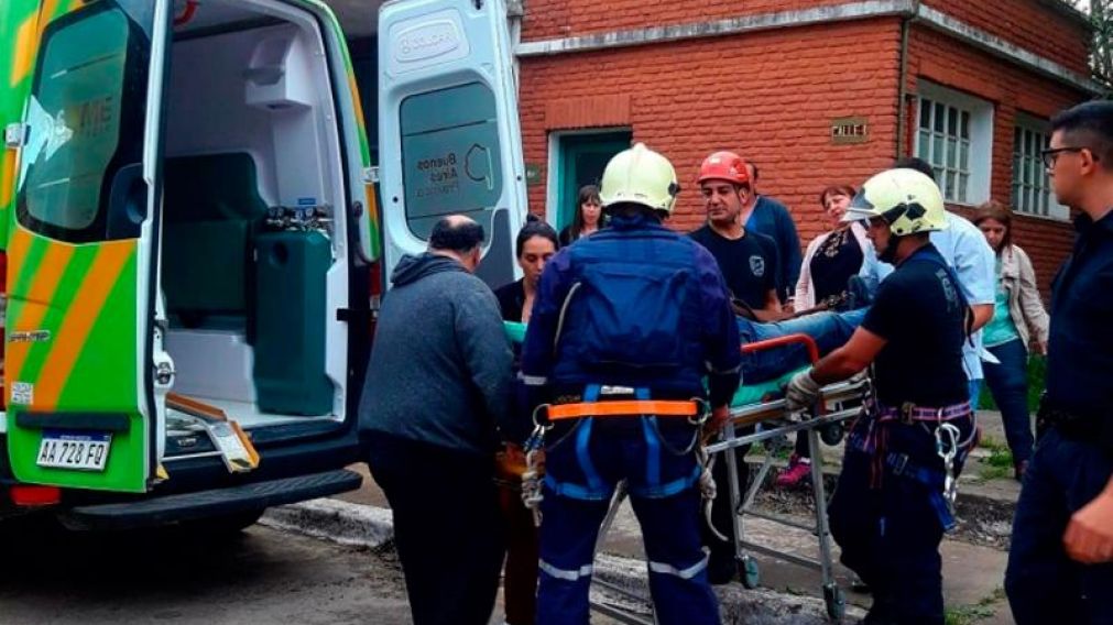 Rescatan a hombre que quiso suicidarse desde una antena de 120 metros
